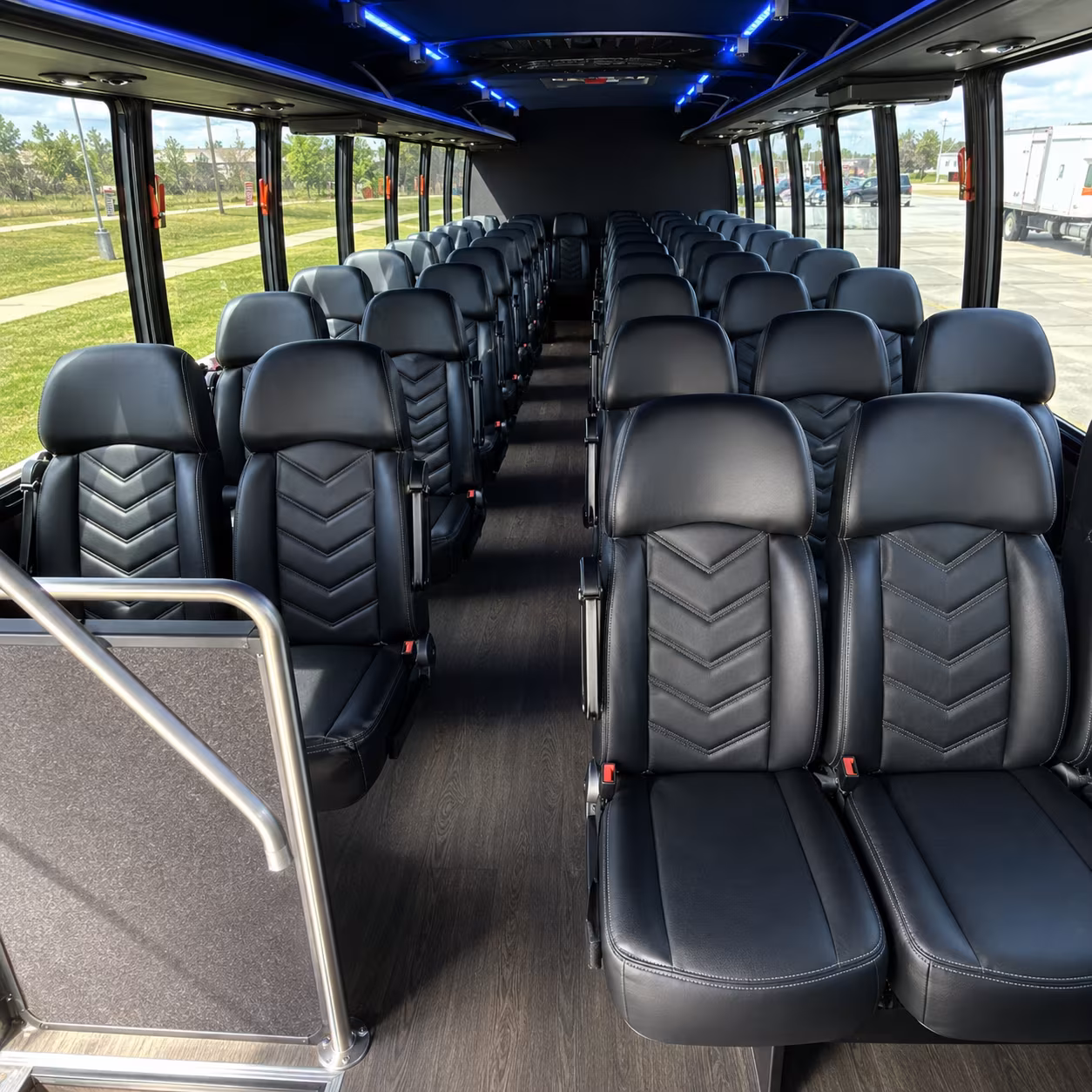 guest shuttles to rocky top winery and wedding venues around lawton